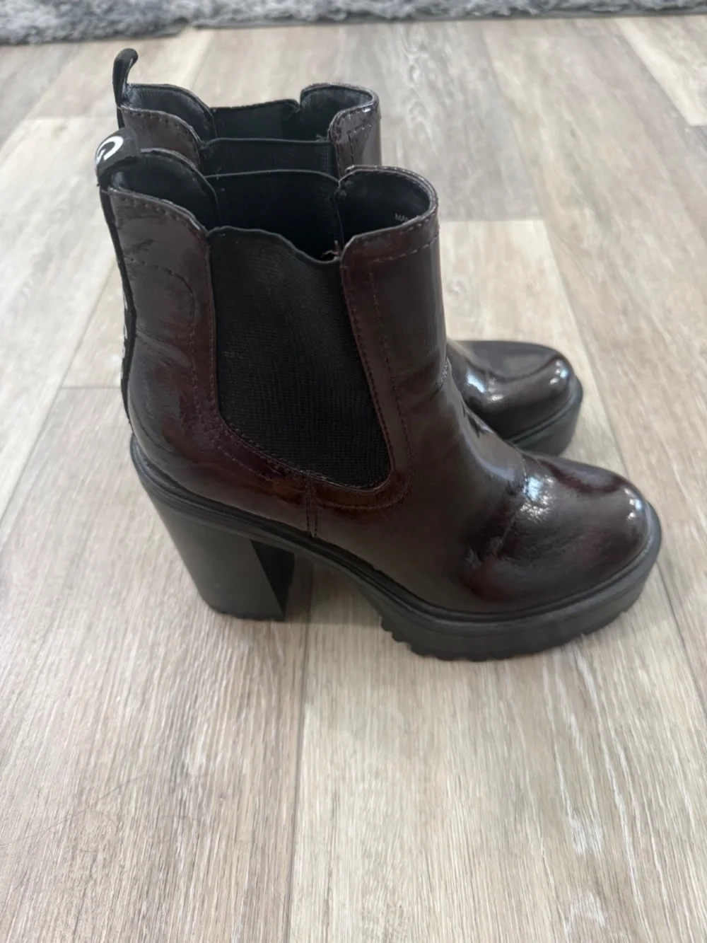 Share Women's Shoes Los Angeles GBG size 6 1/2 Good Condition Burgundy